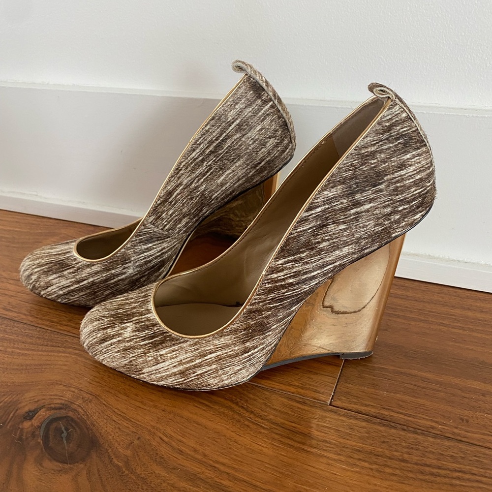 BCBGmaxazria shoes gold size 9